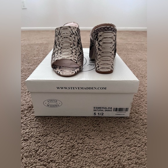 Steve Madden Women’s Esmeralda Natural Snake Sandals - Picture 5 of 7